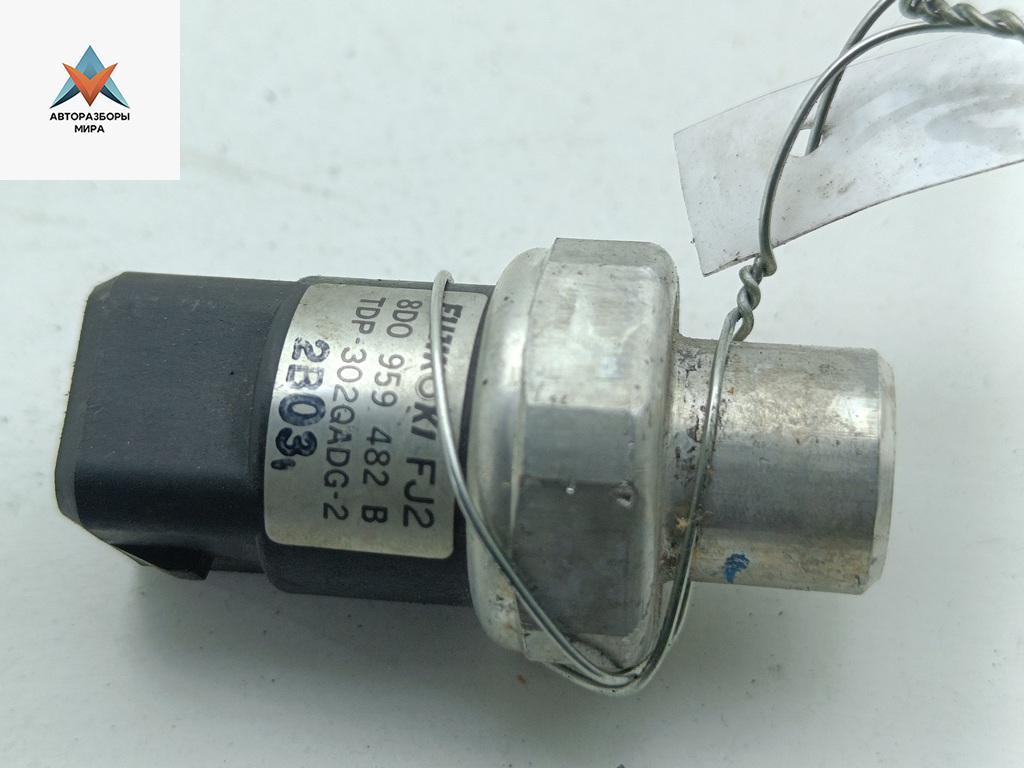 датчик кондиционера Audi A6 4B/C5 2000, 2.5 л., дизель, АКПП, красный, универсал, 8D0959482B - фото №1