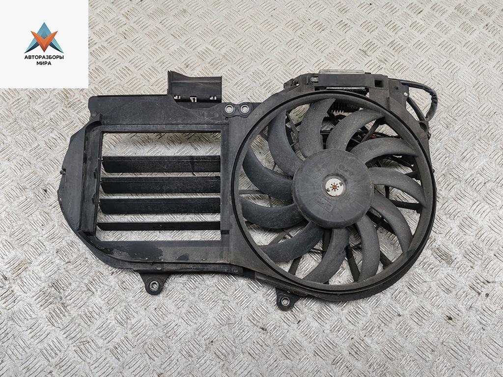 вентилятор радиатора Audi A4 B6 2001, 2.0 л., бензин, МКПП, серый, седан, 8E0121205 - фото №1