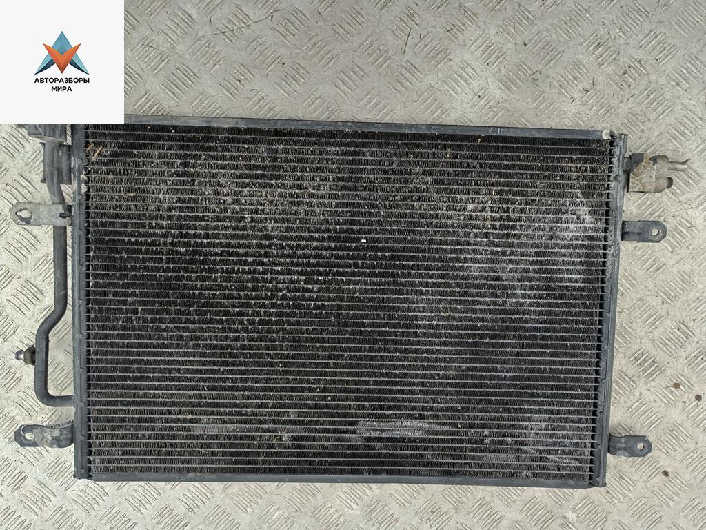 радиатор кондиционера Audi A4 B6 2001, 2.0 л., бензин, АКПП, серый, универсал, 8E0260401B - фото №1