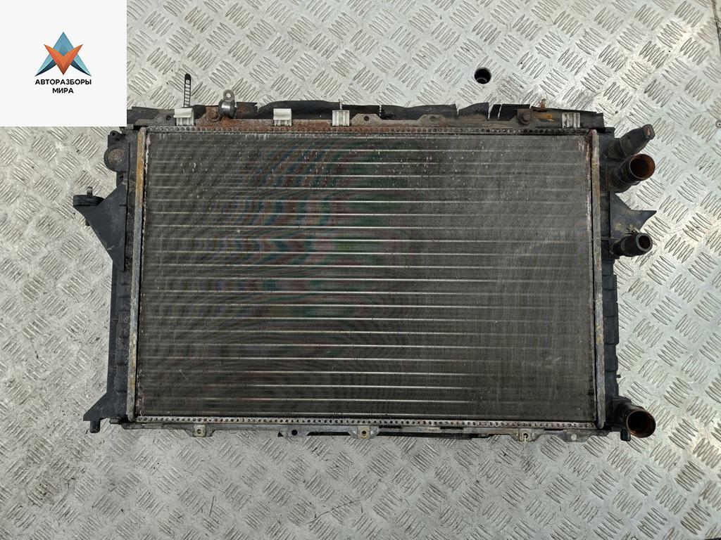 радиатор охлаждения Audi A6 4A/C4 1997, 1.8 л., бензин, МКПП, серый, универсал, 4A0121333 - фото №1