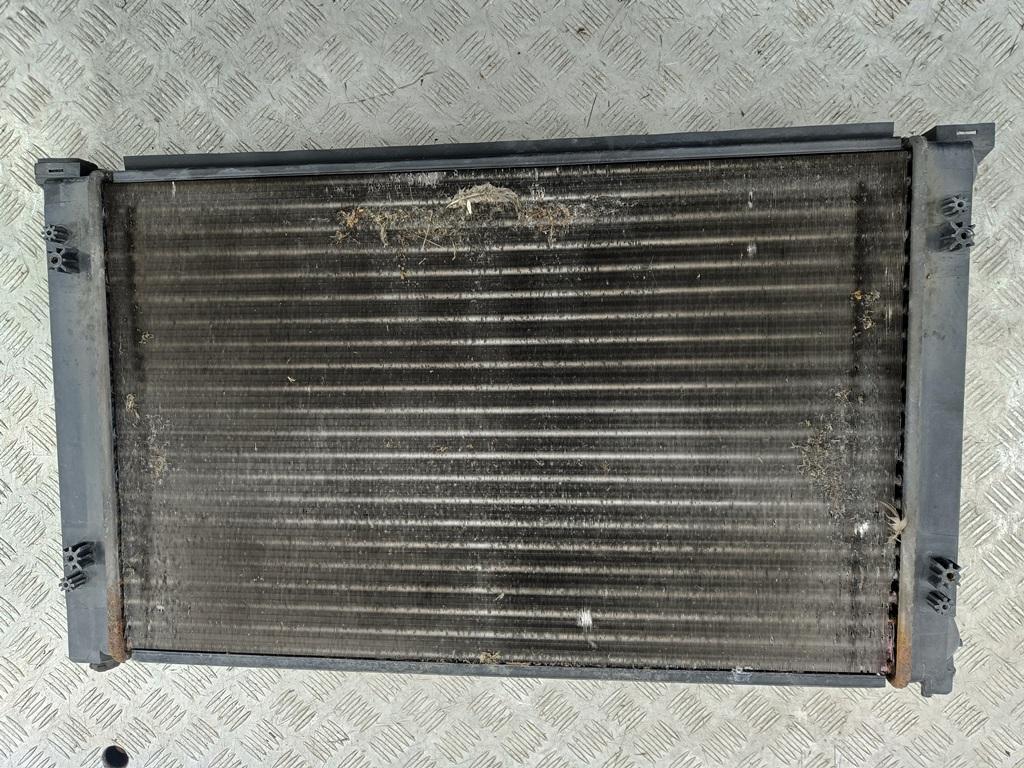 радиатор охлаждения Audi A4 B7 2004, 2.0 л., бензин, МКПП, синий, седан, 8E0121251 - фото №1