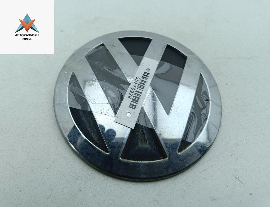 эмблема Volkswagen Passat B6 2010, 1.6 л., бензин, МКПП, серый, универсал, 2K0853630B - фото №1