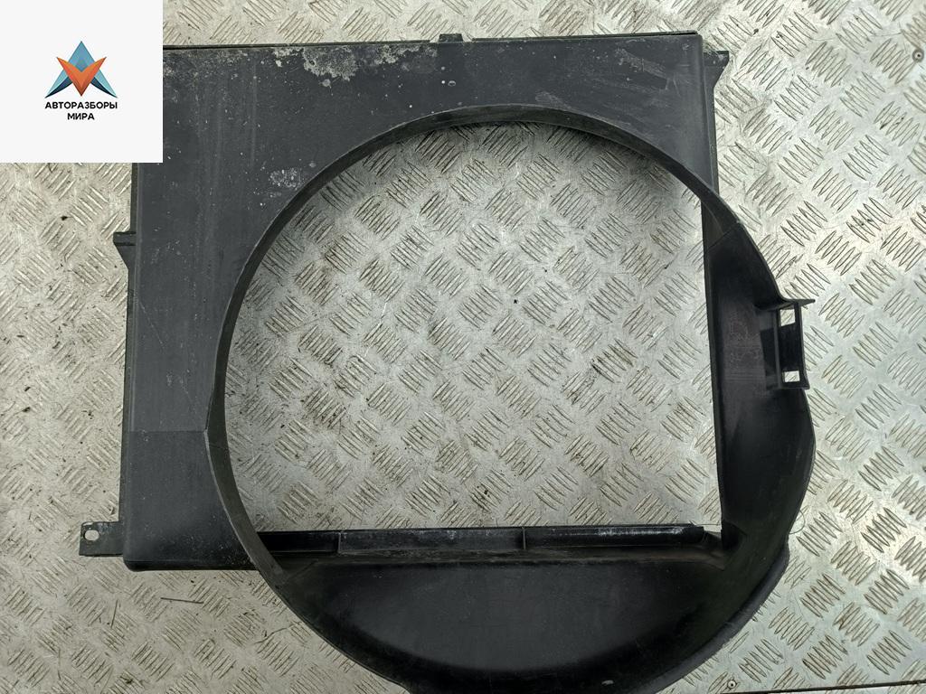 диффузор вентилятора BMW 5 серия E39 1998, 2.0 л., бензин, МКПП, синий, универсал, 2139411157 - фото №1