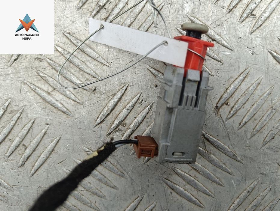 Датчик включения заднего хода (лягушка) Opel Zafira 2 поколение (B) 2006, 2.2 л., бензин, МКПП, серый, минивэн, 869619858 - фото №1