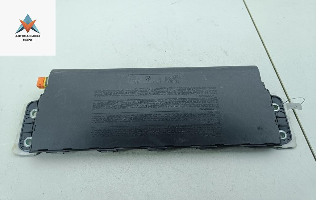 подушка безопасности коленная Volkswagen Golf 6 поколение 2011, 1.6 л., дизель, МКПП, белый, хетчбэк 5 дв., 5K1880841D - фото №1