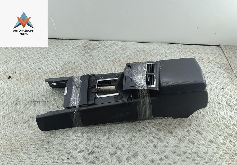 подлокотник Volkswagen Touareg 1 поколение 2003, 2.5 л., дизель, АКПП, чёрный, внедорожник 5 дв., 7L6863843B - фото №1