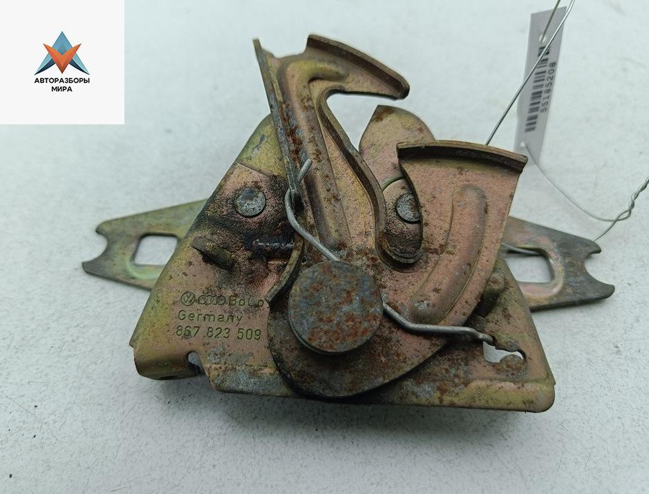 замок капота Volkswagen Passat B4 1995, 1.6 л., бензин, МКПП, синий, универсал, 867823509 - фото №1