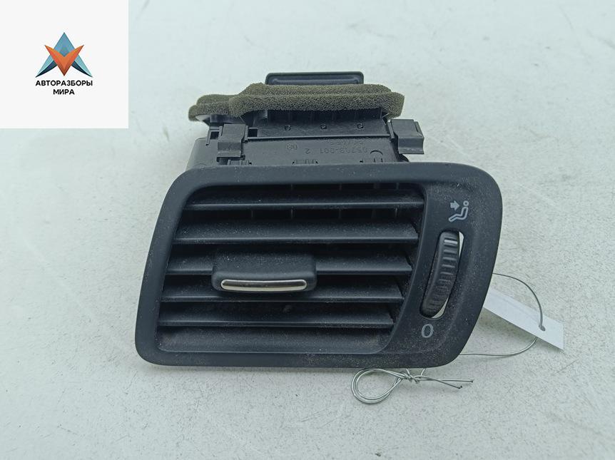 дефлектор обдува салона Volkswagen Passat B6 2007, 2.0 л., бензин, МКПП, синий, универсал, 3C1819701E - фото №1