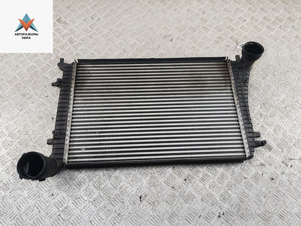радиатор интеркулера Volkswagen Passat B6 2008, 1.9 л., дизель, МКПП, красный, универсал, 3C0145803F - фото №1