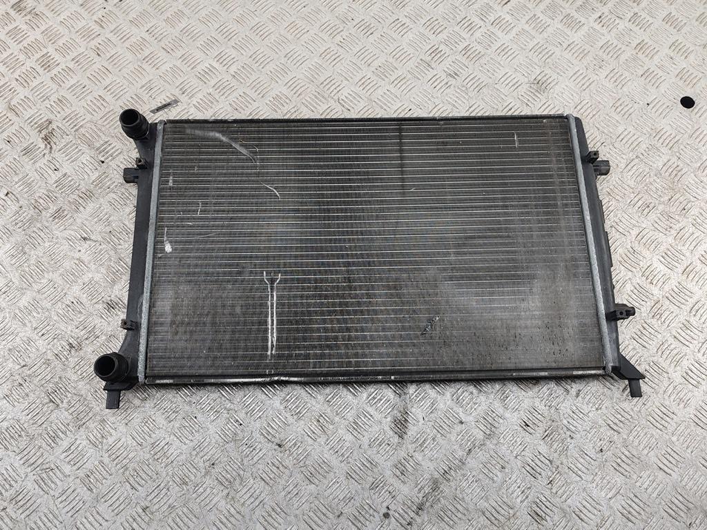 радиатор охлаждения Volkswagen Passat B6 2006, 2.0 л., бензин, МКПП, серый, седан, 1K0121253AN