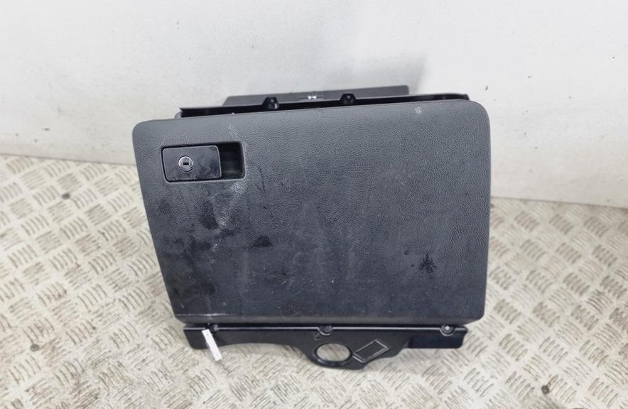 бардачок Volkswagen Passat B6 2007, 2.0 л., бензин, МКПП, синий, универсал, 3C1857114.3C1857101.3C1857097AP
