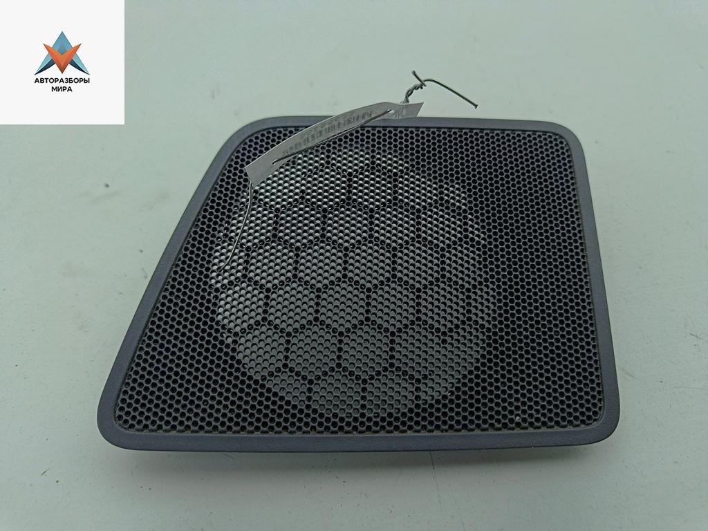 Сетка (решетка) динамика Volkswagen Caddy 3 поколение 2005, 2.0 л., дизель, МКПП, белый, фургон, 2K0858426 - фото №1