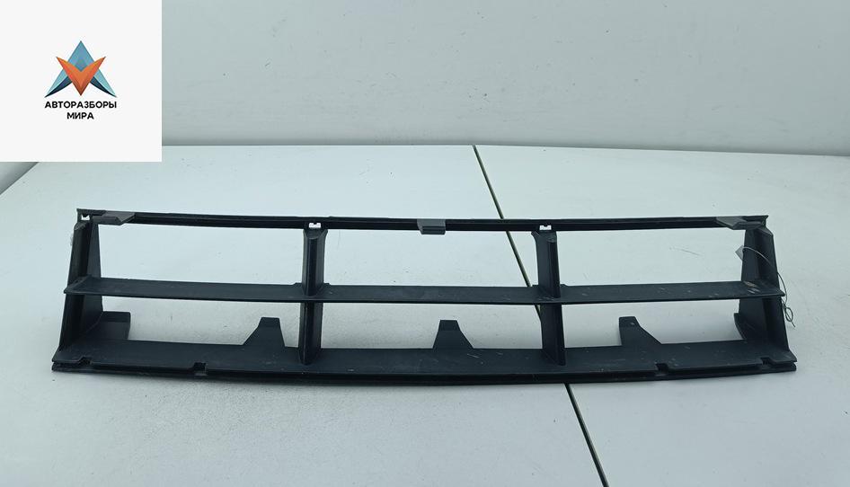 заглушка (решетка) в бампер BMW 5 серия E39 1999, 2.5 л., дизель, МКПП, серый, седан, 8235671 - фото №1