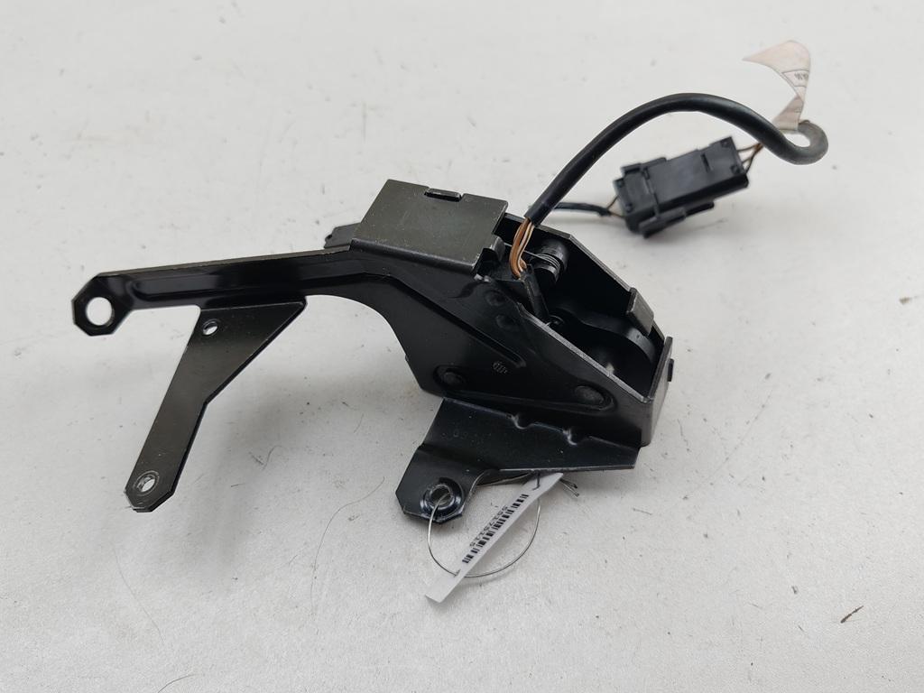 Замок стекла двери багажника BMW 5 E39 2000, 2.8 л., бензин, АКПП, чёрный, универсал, 8238469