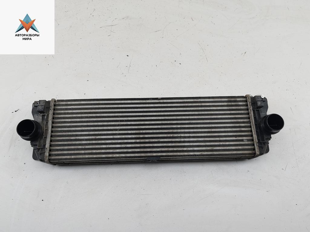 радиатор интеркулера Mercedes-Benz Sprinter 2 поколение (W906) 2011, 2.2 л., дизель, МКПП, синий, микроавтобус, 9065010201 - фото №1