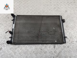 радиатор охлаждения Volkswagen Golf 4 поколение 2002, 1.4 л., бензин, МКПП, чёрный, хетчбэк 5 дв., 1J0121253N