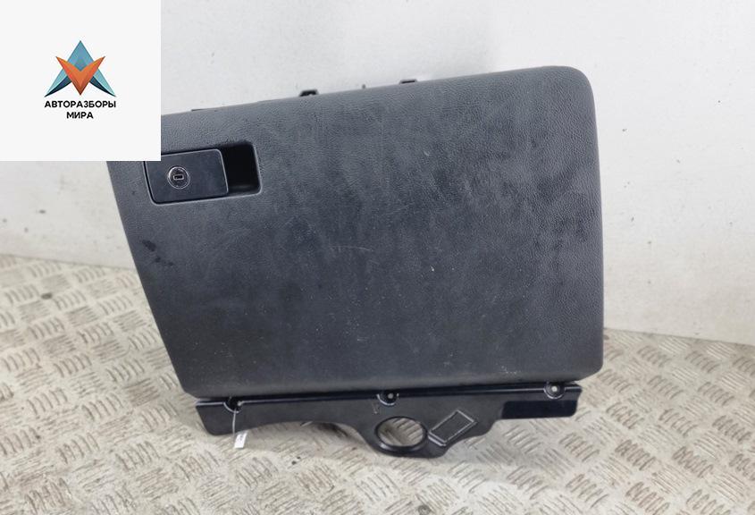 бардачок Volkswagen Passat B6 2010, 1.6 л., бензин, МКПП, серый, универсал, 3C1857114.3C1857101 - фото №1