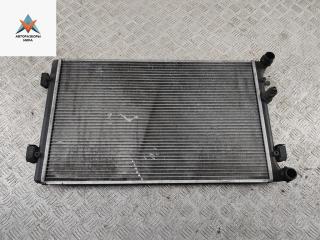 радиатор охлаждения Volkswagen Golf 4 поколение 2001, 1.6 л., бензин, МКПП, чёрный, хетчбэк 5 дв.