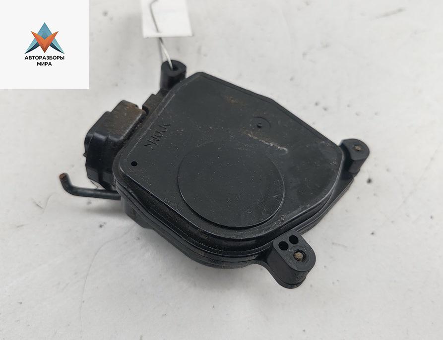 Активатор (привод) замка двери задней левой Kia Rio 2 поколение 2005, 1.6 л., бензин, МКПП, серый, хетчбэк 5 дв. - фото №1