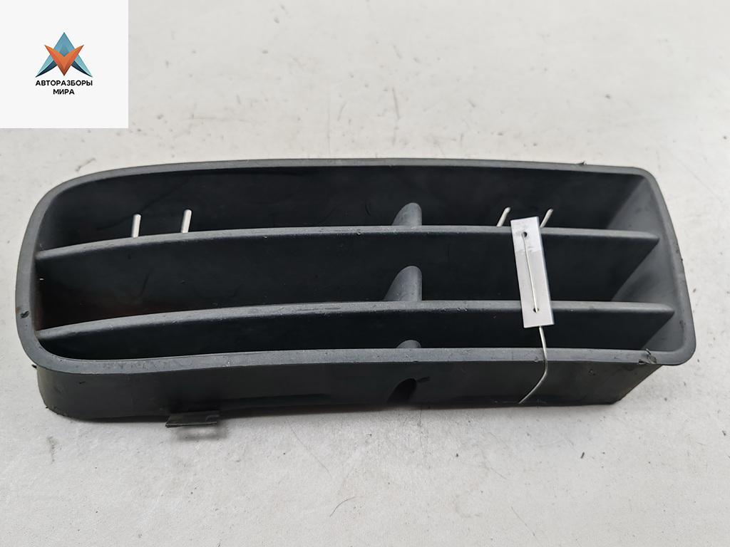 заглушка (решетка) в бампер Volkswagen Golf 4 поколение 1999, 1.4 л., бензин, МКПП, синий, хетчбэк 5 дв., 1J0853666D - фото №1