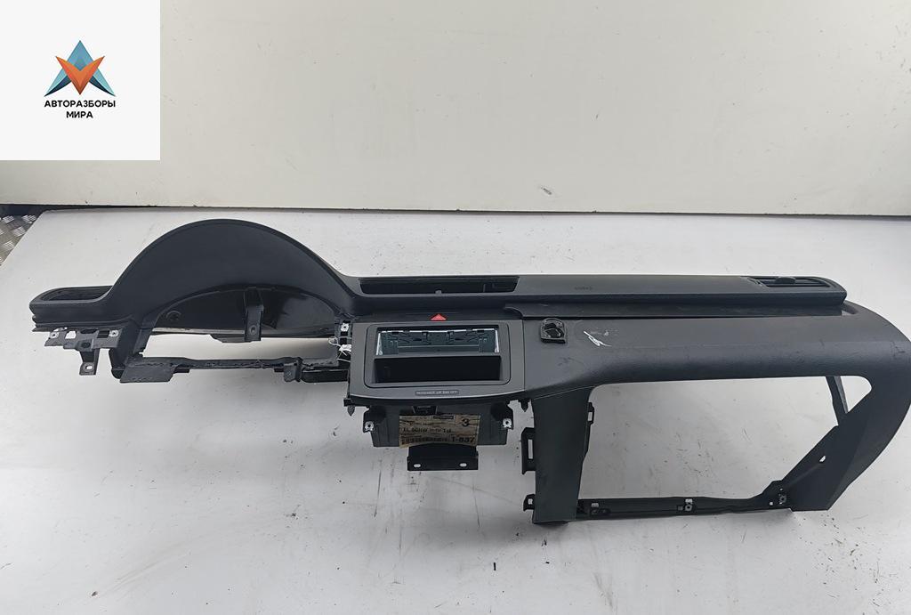 панель передняя салона (торпедо) Volkswagen Passat B6 2005, 1.6 л., бензин, МКПП, серый, универсал, 3C1857003RF - фото №1