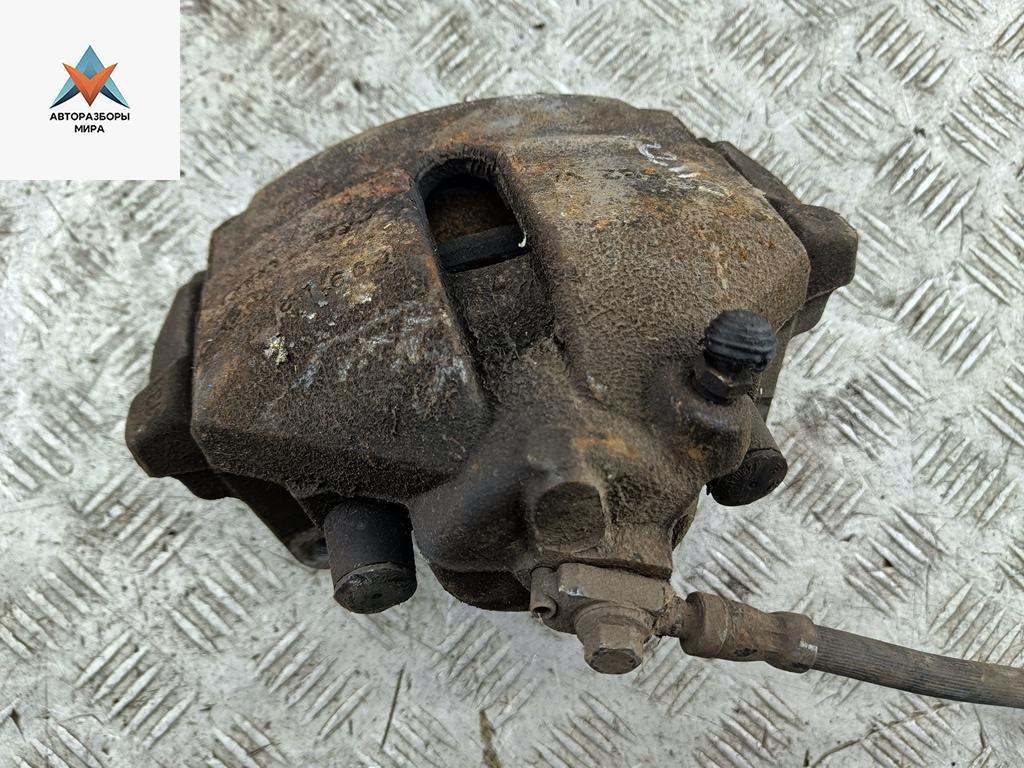 суппорт передний правый Volkswagen Passat B7 2013, 2.0 л., дизель, МКПП, чёрный, универсал - фото №1