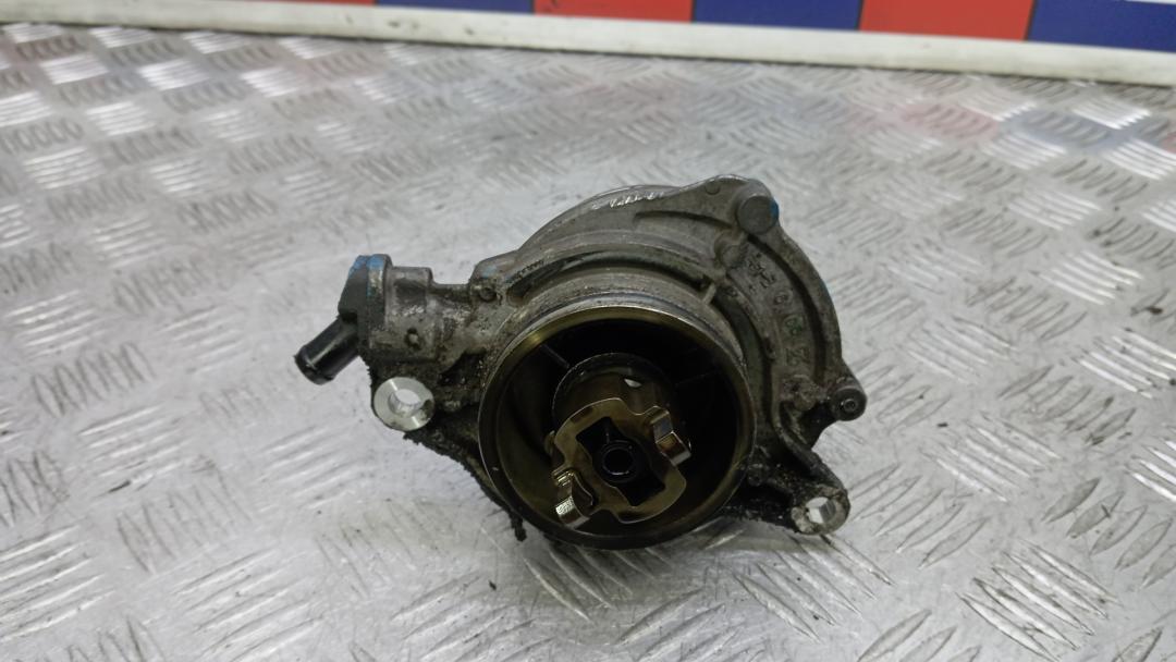 насос вакуумный BMW 5 серия E60/E61 2006, 3.0 л., D 530d, дизель, АКПП, седан, BN - фото №1