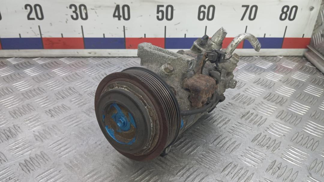 компрессор кондиционера Renault Kadjar 1 поколение 2016, 1.2 л., бензин, МКПП, внедорожник 5 дв., 926004EB0A - фото №1