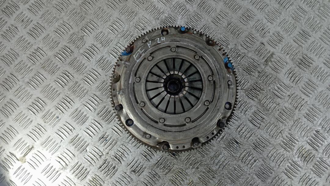 маховик Volkswagen Polo 5 поколение 2010, 1.6 л., дизель, МКПП, хетчбэк 5 дв. - фото №1