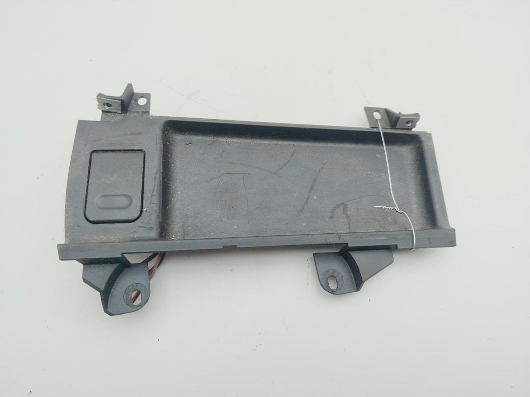 прикуриватель BMW 5 E39 2001, 3.0 л., дизель, АКПП, серый, универсал, 8159694