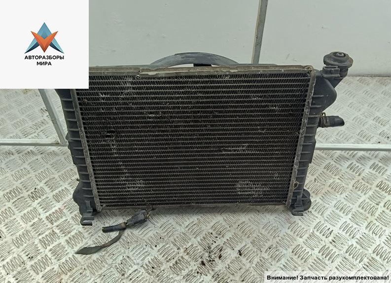 радиатор охлаждения Ford Focus 1 поколение 1998, 1.4 л., бензин, МКПП, зелёный, универсал, 98AW8K160DE - фото №1