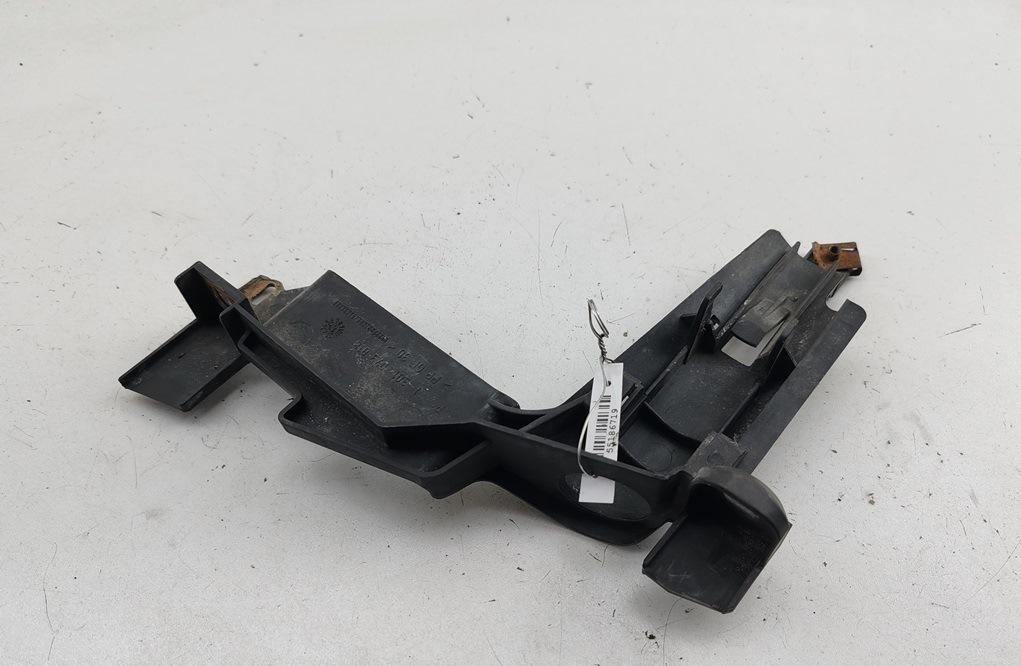 крепление фары правой BMW 3 E46 2004, 2.2 л., бензин, МКПП, чёрный, универсал, 130107318