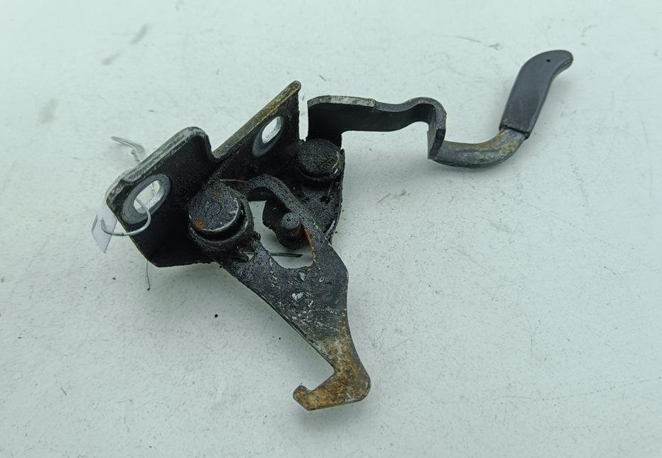 ручка открывания капота BMW 3 E46 2004, 2.2 л., бензин, МКПП, чёрный, универсал, 8213029