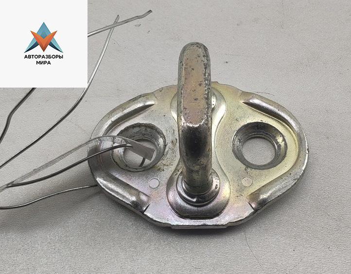 ответная часть (скоба) замка двери Mazda 3 BP 2019, 2.0 л., гибрид, МКПП, чёрный, хетчбэк 5 дв. - фото №1