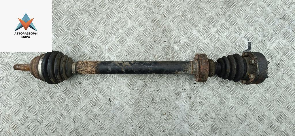 полуось передняя правая (приводной вал, ШРУС) Volkswagen Passat B4 1995, 1.6 л., бензин, МКПП, синий, универсал - фото №1