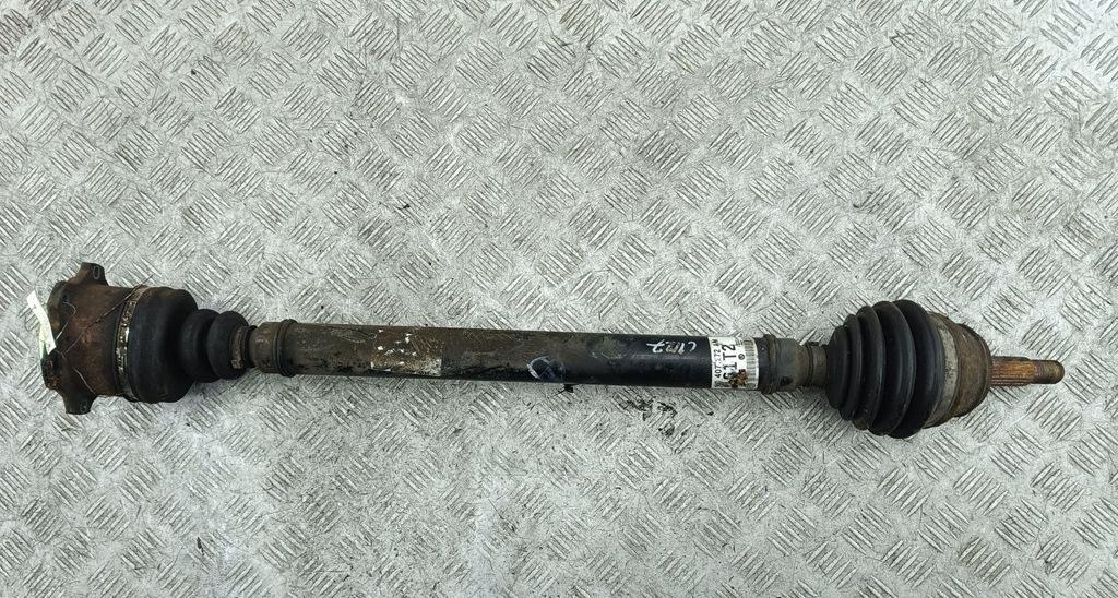 полуось передняя правая (приводной вал, ШРУС) Volkswagen Golf 3 поколение 1997, 1.8 л., бензин, АКПП, зелёный, хетчбэк 5 дв. - фото №1