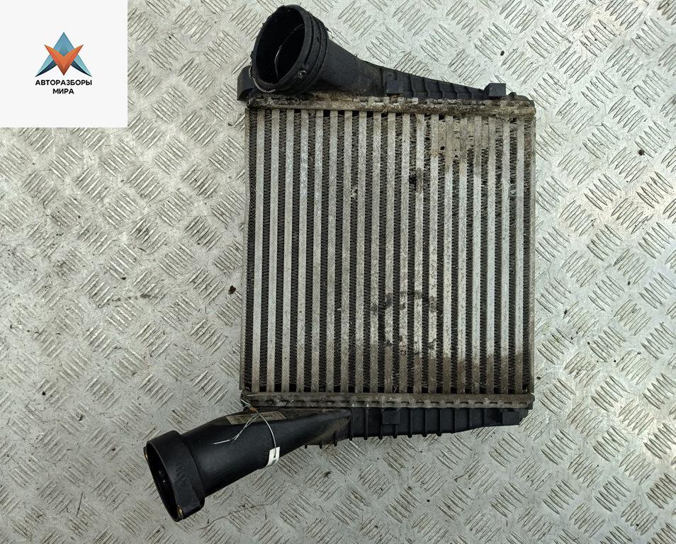 радиатор интеркулера Volkswagen Touareg 1 поколение 2003, 2.5 л., дизель, АКПП, чёрный, внедорожник 5 дв., 7L0145803A - фото №1