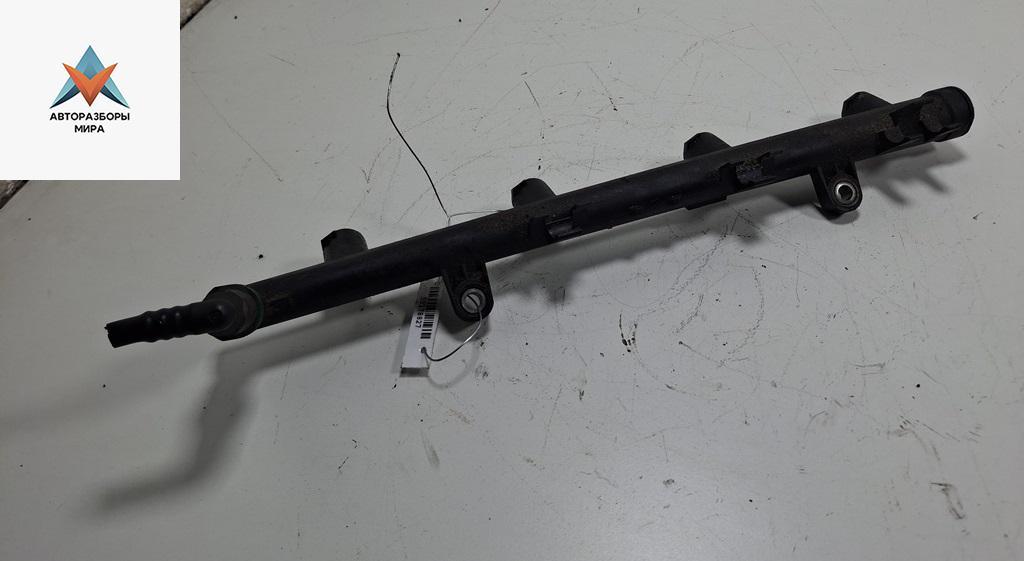 топливная рампа Renault Megane 2 поколение 2004, 1.6 л., бензин, МКПП, чёрный, хетчбэк 3 дв., 8200135504 - фото №1