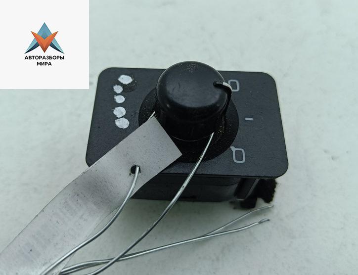 джойстик регулировки зеркал Audi A6 4B/C5 2000, 2.5 л., дизель, АКПП, красный, универсал, 4BO959551 - фото №1