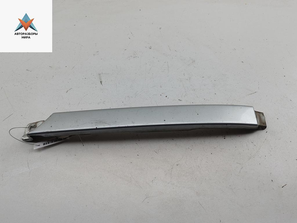 ресничка (ус) левой фары Audi A6 4A/C4 1997, 1.8 л., бензин, МКПП, серый, универсал - фото №1