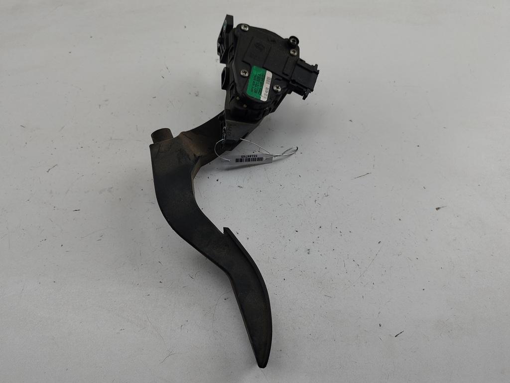 педаль Audi A4 B6 2001, 2.0 л., бензин, МКПП, серый, седан, 8E1721523A
