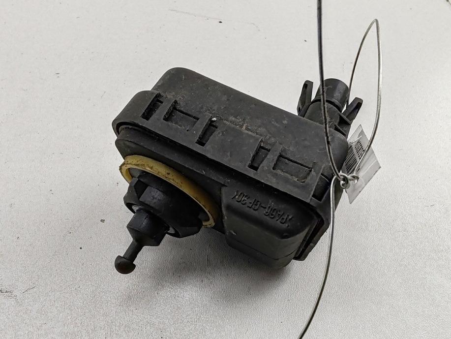 корректор фар Opel Vectra B 1995, 1.6 л., бензин, МКПП, красный, седан, 09152523