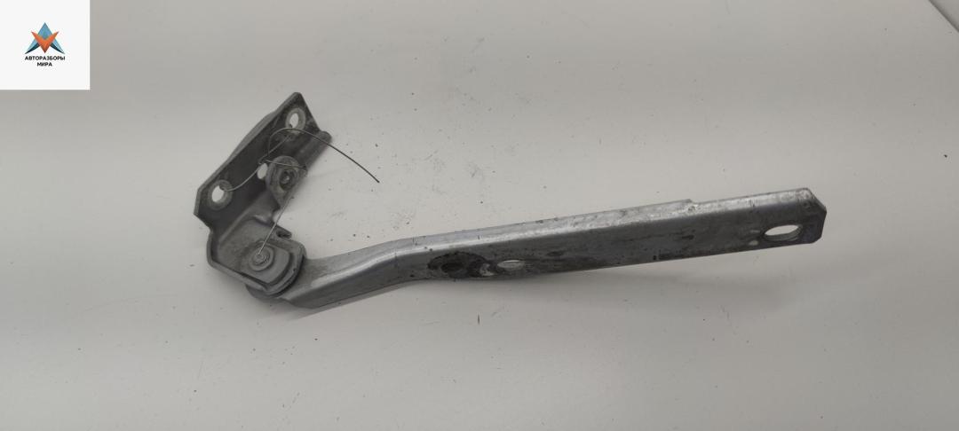 петля капота левая Audi A6 4A/C4 1997, серый, универсал, 4A0823301F - фото №1