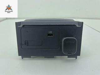 разъем AUX / USB Mazda 3 BP 2019, 2.0 л., гибрид, МКПП, чёрный, хетчбэк 5 дв., BDGG669UO