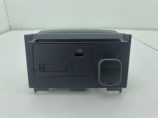 разъем AUX / USB Mazda 3 BP 2019, 2.0 л., гибрид, МКПП, чёрный, хетчбэк 5 дв., BDGG669UO