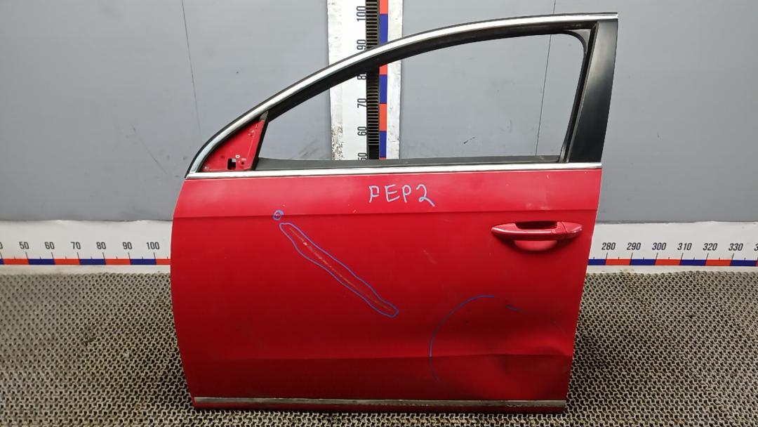 дверь передняя левая Volkswagen Passat B7 2011, 1.6 л., дизель, МКПП, седан - фото №1