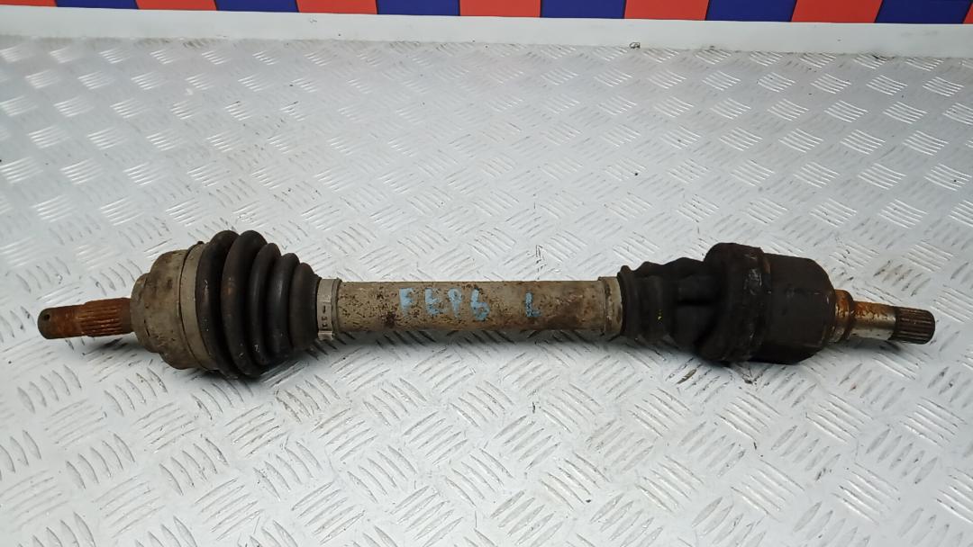 полуось передняя левая (приводной вал, ШРУС) Peugeot Partner 2 поколение (B9) 2010, 1.6 л., дизель, МКПП - фото №1