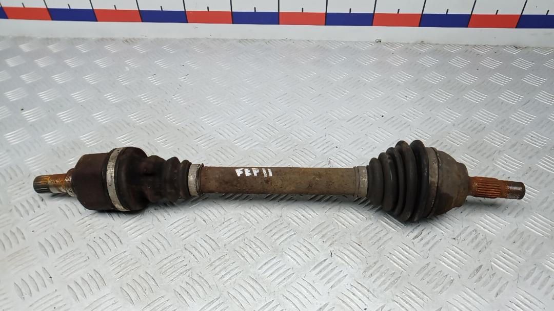 полуось передняя левая (приводной вал, ШРУС) Peugeot 3008 1 поколение 2012, 1.6 л., дизель, АКПП, хетчбэк 5 дв. - фото №1