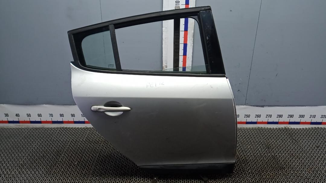 дверь задняя правая Renault Megane 3 поколение 2008, 1.6 л., бензин, МКПП, хетчбэк 5 дв. - фото №1