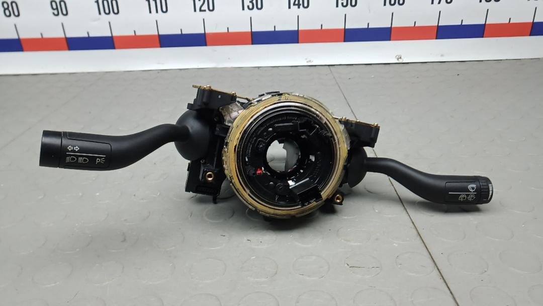 переключатель подрулевой Volkswagen Touareg 1 поколение 2005, 2.5 л., дизель, АКПП, внедорожник 5 дв. - фото №1